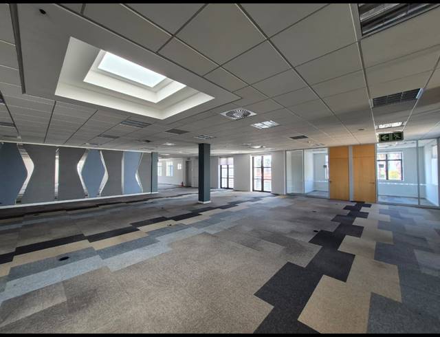1,723M² OFFICE TO LET IN ILLOVO
